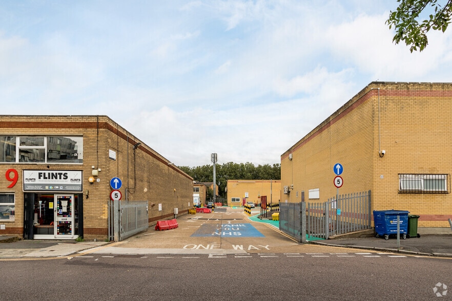 Blackhorse Rd, London to rent - Building Photo - Image 3 of 22