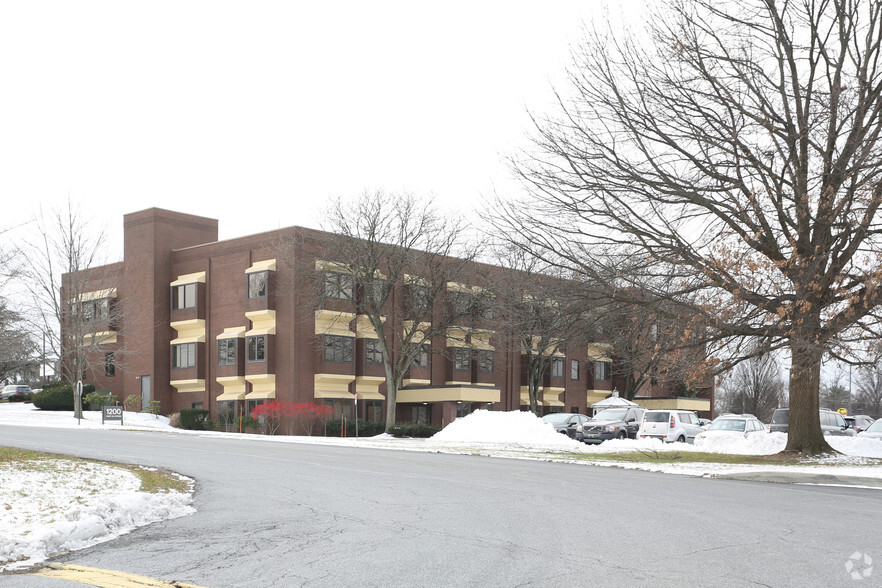 1200 Camp Hill Byp, Camp Hill, PA for rent - Building Photo - Image 1 of 22