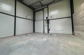 Light Industrial in Villebon-sur-Yvette to rent Interior Photo- Image 2 of 5