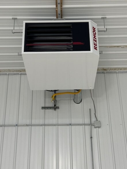 700 Armstrong Dr, Fairmont, MN for sale - Interior Photo - Image 3 of 23