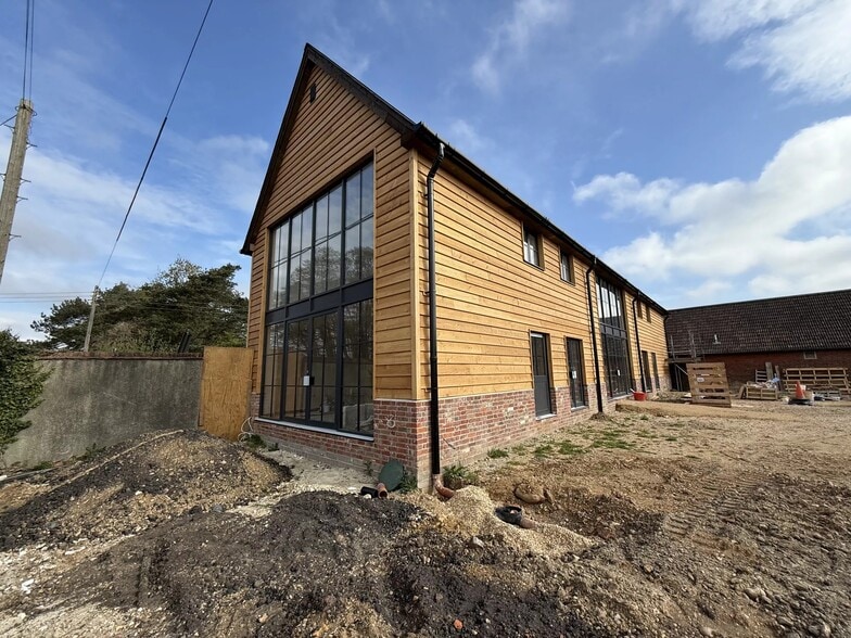 Court Ln, Christchurch to rent - Building Photo - Image 2 of 2