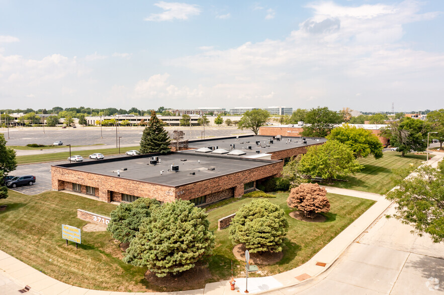 3710 Commercial Ave, Northbrook, IL for rent - Aerial - Image 3 of 4