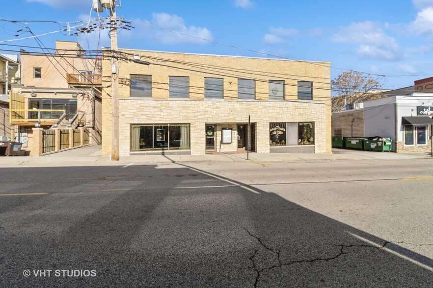 119-121 Calhoun St, Woodstock, IL for rent - Building Photo - Image 1 of 11