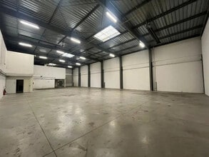 Light Industrial in MASSY to rent Interior Photo- Image 2 of 5