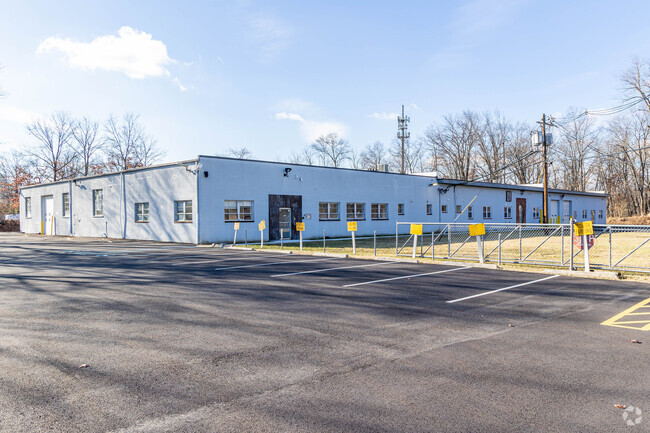 More details for 101 Clinton Rd, Fairfield, NJ - Industrial for Rent