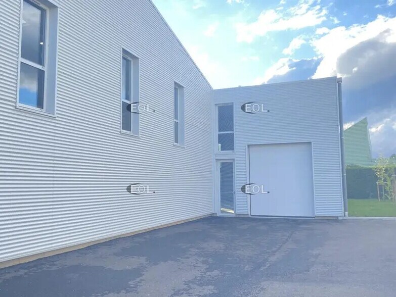 Industrial in Chassieu to rent - Building Photo - Image 2 of 10