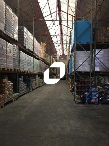 99 Rue Colmet Lépinay, Montreuil to rent - Interior Photo - Image 3 of 6