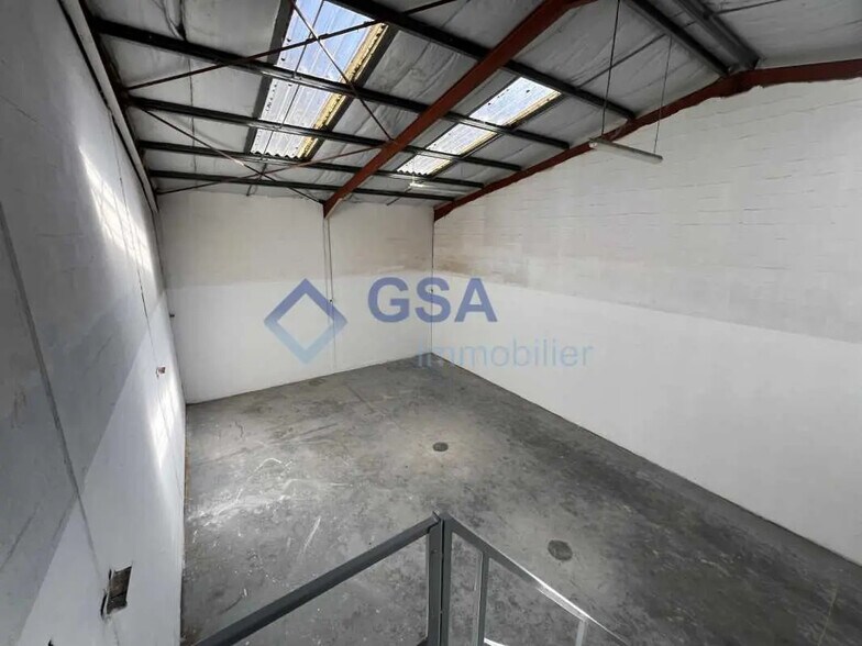 Office in Lisses to rent - Interior Photo - Image 2 of 9