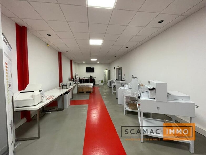 Industrial in Bagneux to rent - Interior Photo - Image 2 of 6