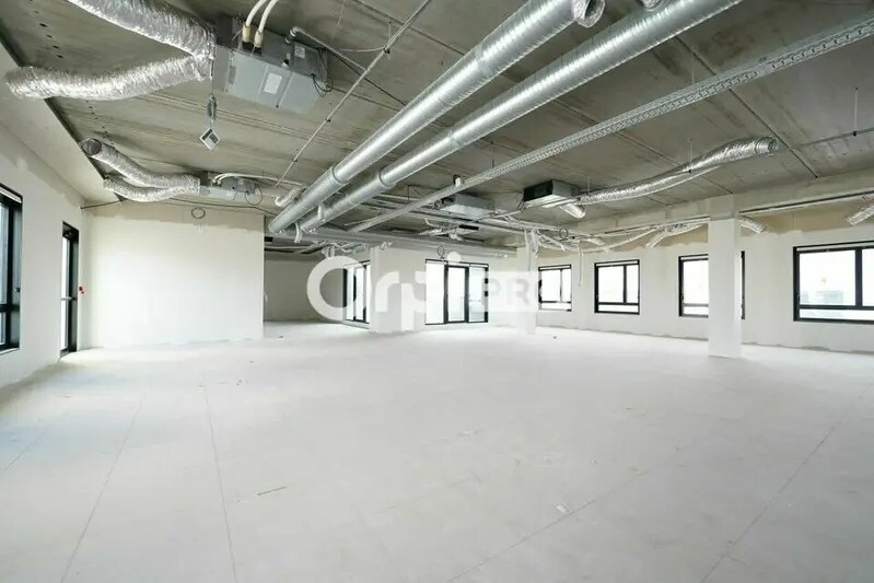 Office in Genas to rent - Interior Photo - Image 1 of 9
