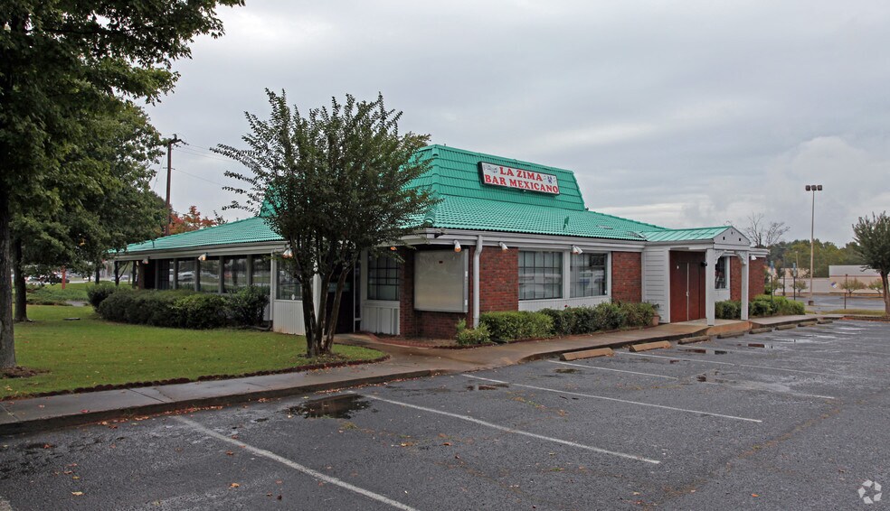 111 Eastway Dr, Charlotte 28213 UK