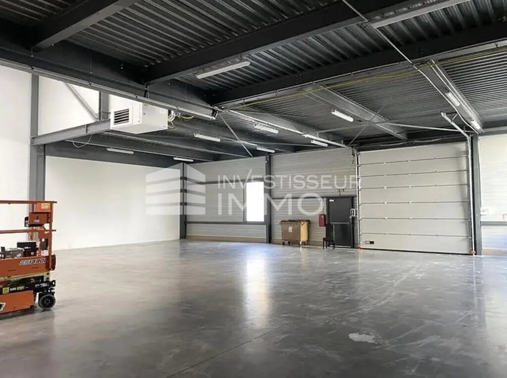 Location Local d'activités 275 m² - Photo 1