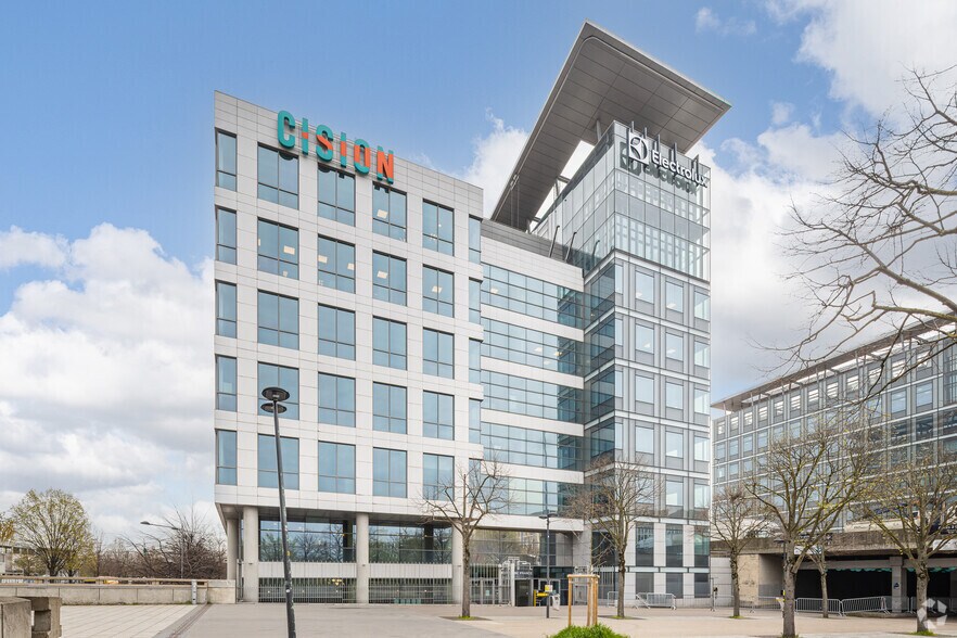 10 Avenue Du Stade De France, Saint-Denis to rent - Building Photo - Image 3 of 3