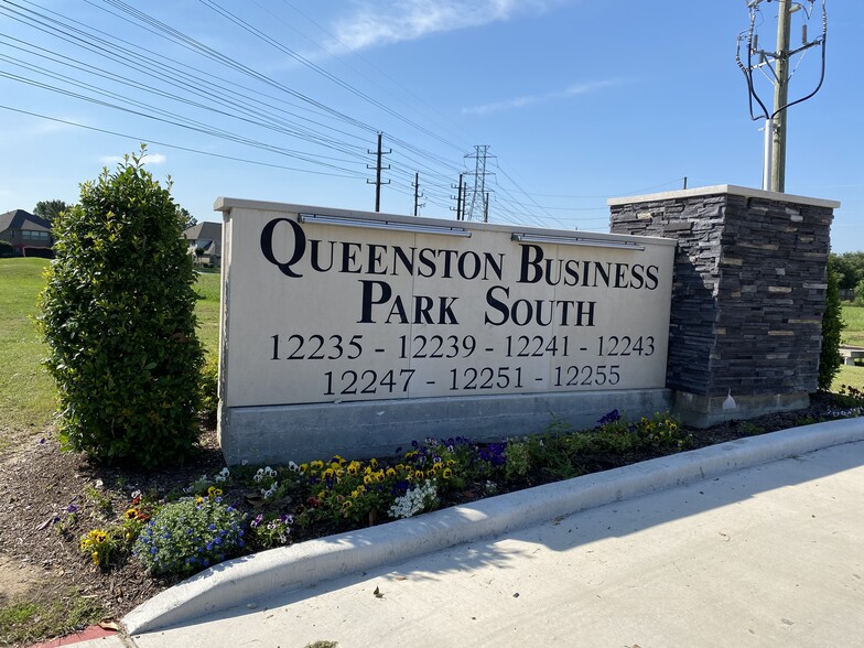 12243 Queenston Blvd, Houston, TX for rent - Building Photo - Image 1 of 14