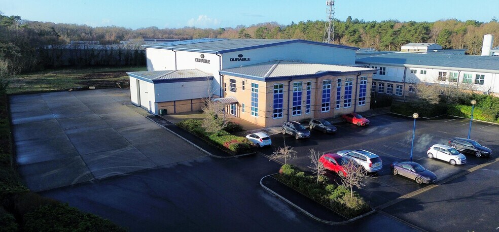 10 Nimrod Way, Wimborne to rent - Building Photo - Image 2 of 6
