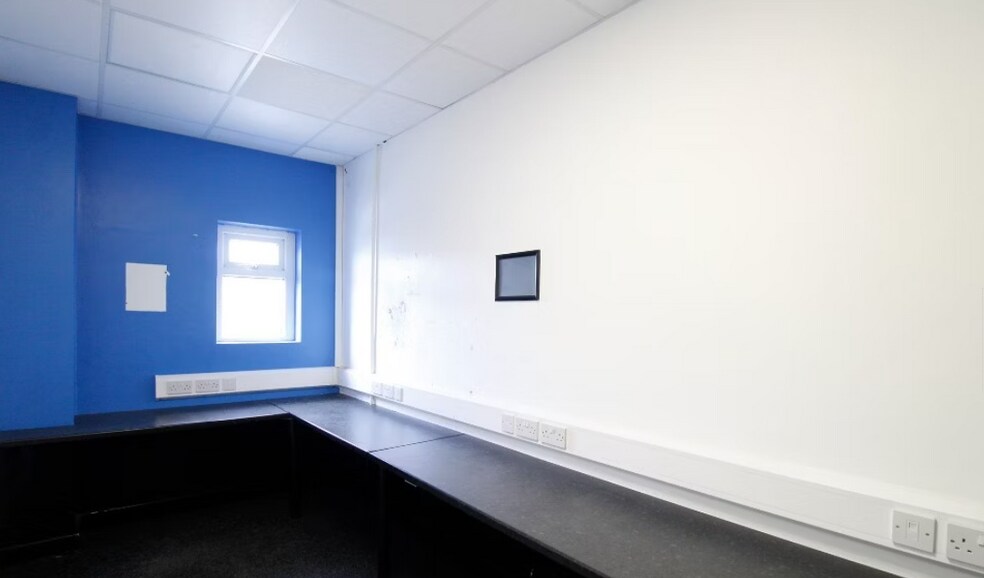 164-166 Dock St, Fleetwood to rent - Interior Photo - Image 2 of 6