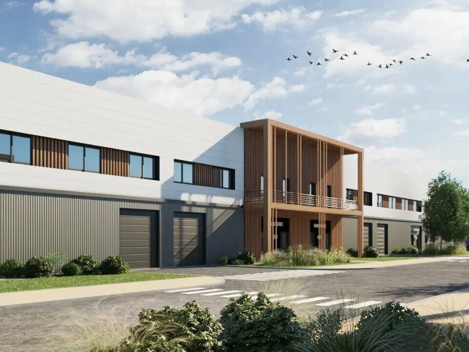 Light Industrial in Croissy-Beaubourg for sale Building Photo- Image 1 of 4