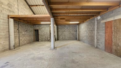 Allée Louis Blériot, Le Plessis-Trévise to rent Building Photo- Image 2 of 11