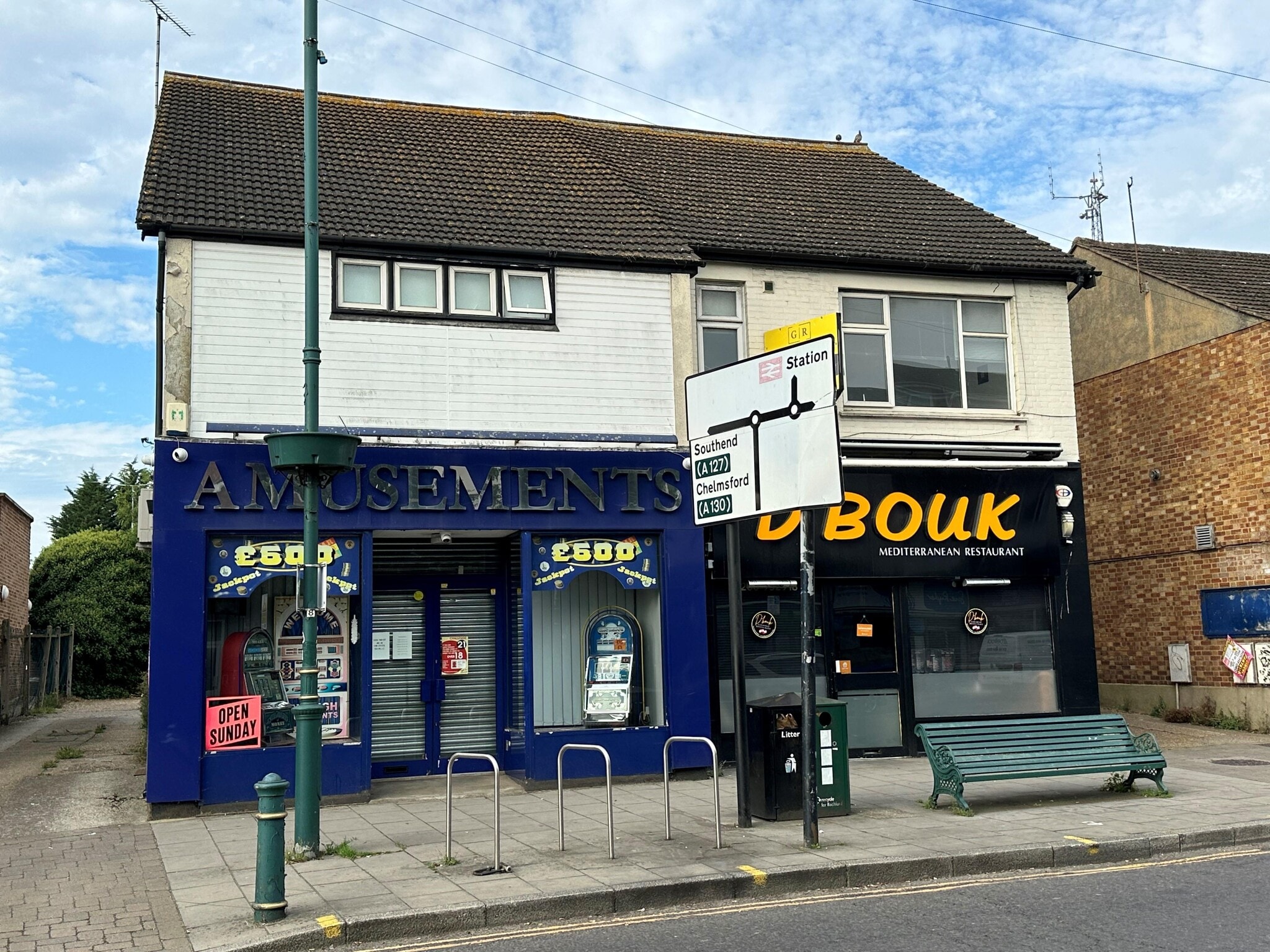 10 Eastwood Rd, Rayleigh to rent Building Photo- Image 1 of 1