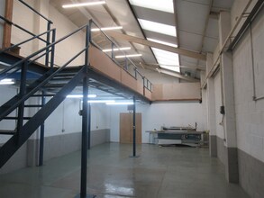 16 Lyon Rd, London to rent Interior Photo- Image 2 of 5