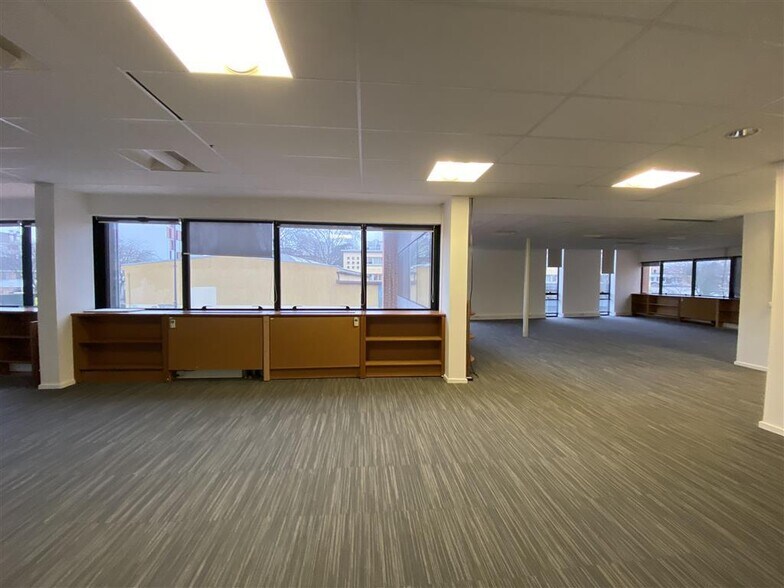 Office in Ivry-sur-Seine to rent - Building Photo - Image 3 of 9