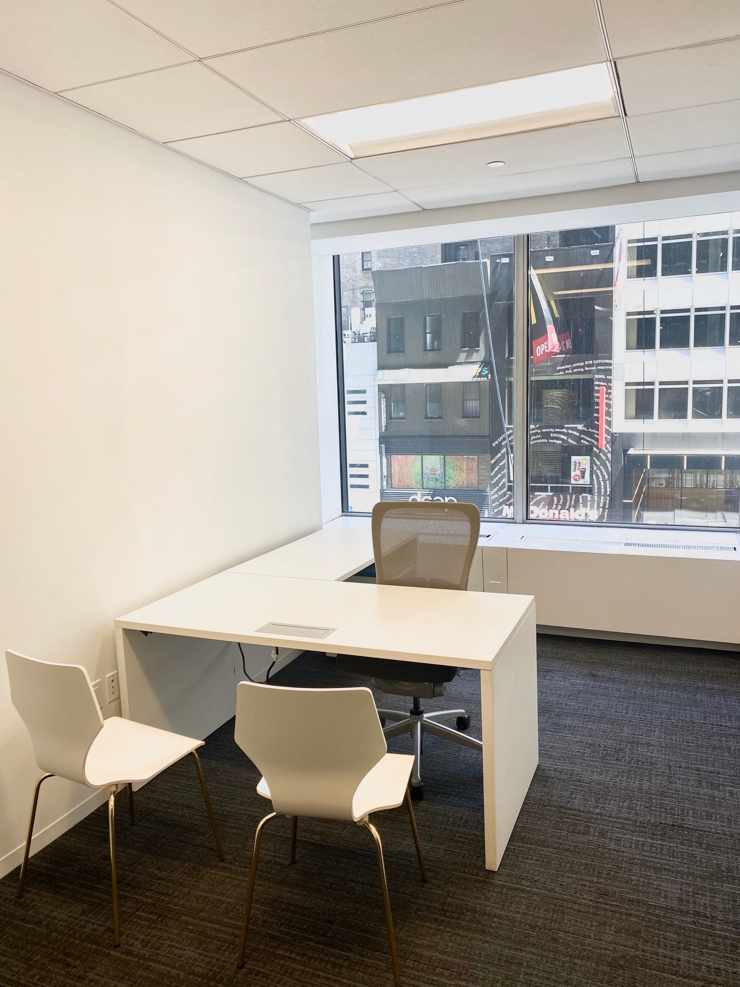 1185 Avenue of the Americas, New York, NY to rent Interior Photo- Image 1 of 1