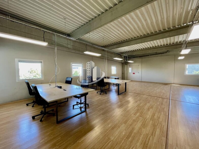 Office in La Farlède to rent - Building Photo - Image 2 of 5