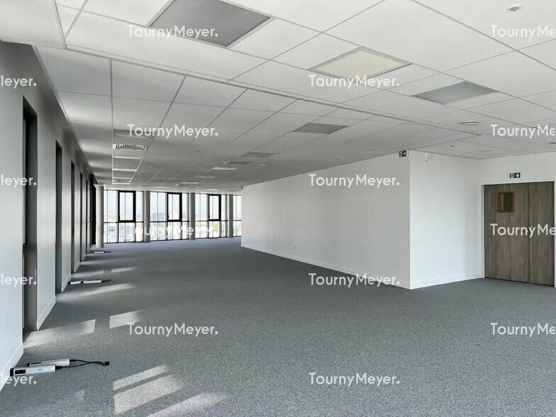 Office in Bordeaux to rent - Building Photo - Image 2 of 9