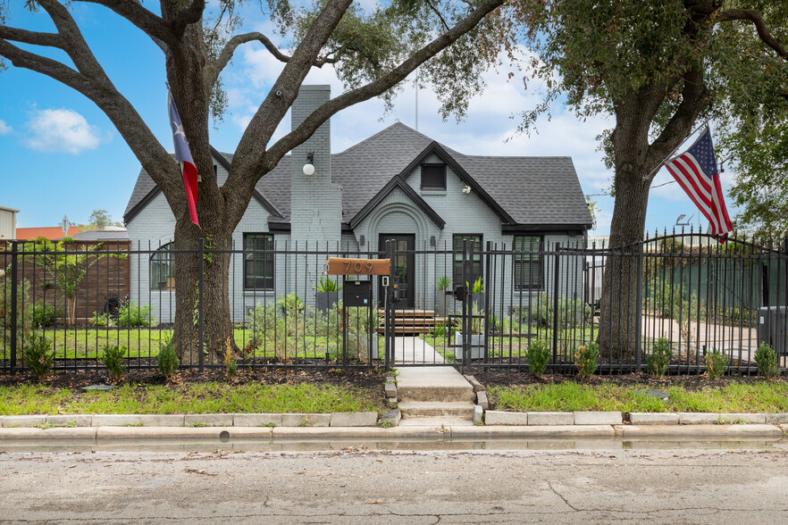 709 Kelley St, Houston, TX for rent - Building Photo - Image 1 of 48