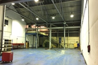 Fircroft Way, Edenbridge to rent Interior Photo- Image 2 of 4