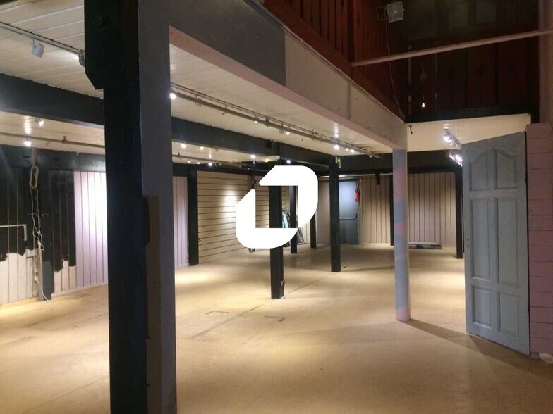 Retail in Vélizy-Villacoublay to rent - Interior Photo - Image 3 of 10
