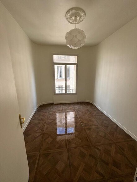 Office in Toulon to rent - Interior Photo - Image 2 of 5
