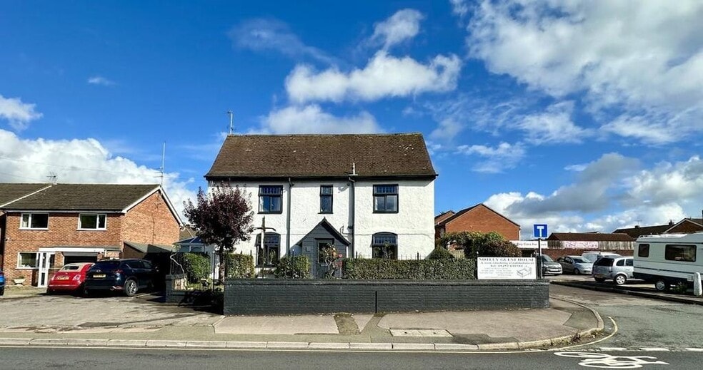 93 Hucclecote Rd, Gloucester for sale - Building Photo - Image 2 of 24