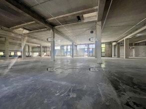 Light Industrial in Bobigny to rent Construction Photo- Image 2 of 2