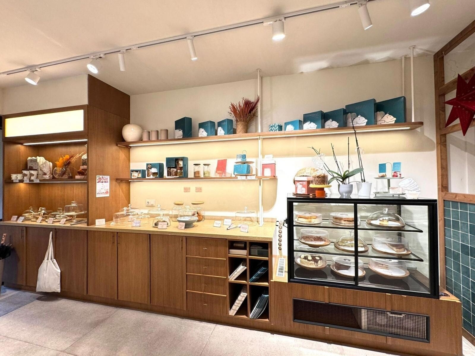 Retail in Badalona, Barcelona to rent Interior Photo- Image 1 of 8