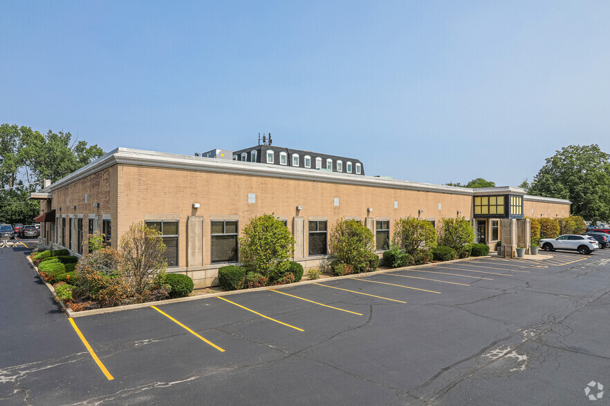 7358-7360 N Lincoln Ave, Lincolnwood, IL for rent - Primary Photo - Image 2 of 25