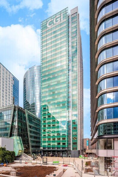 17 Place Des Reflets, Courbevoie to rent - Building Photo - Image 2 of 5