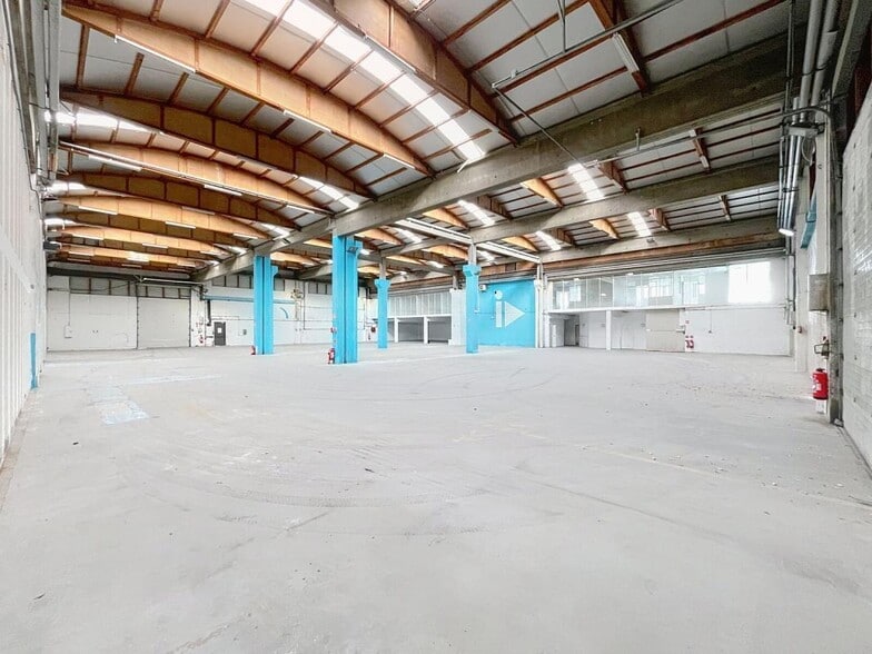 9 Rue Du Dauphiné, Saint-Priest to rent - Interior Photo - Image 3 of 13