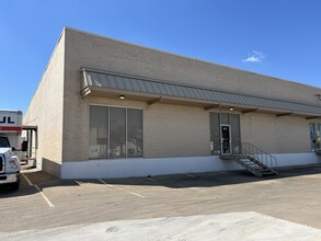 4821 Top Line Dr, Dallas, TX for rent Building Photo- Image 2 of 7