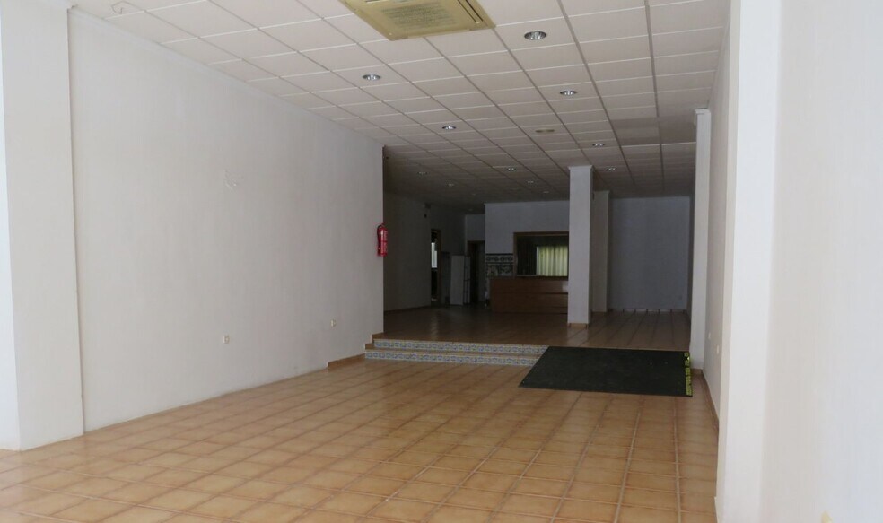 Retail in Ontinyent, Valencia to rent - Building Photo - Image 1 of 9