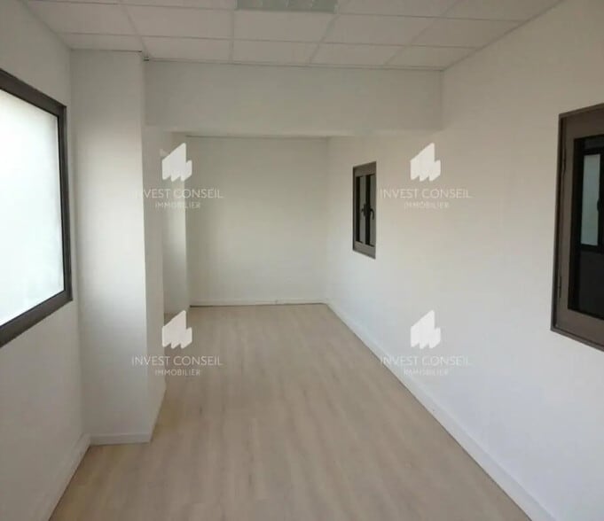 Light Industrial in Villeneuve-la-Garenne to rent - Building Photo - Image 3 of 5