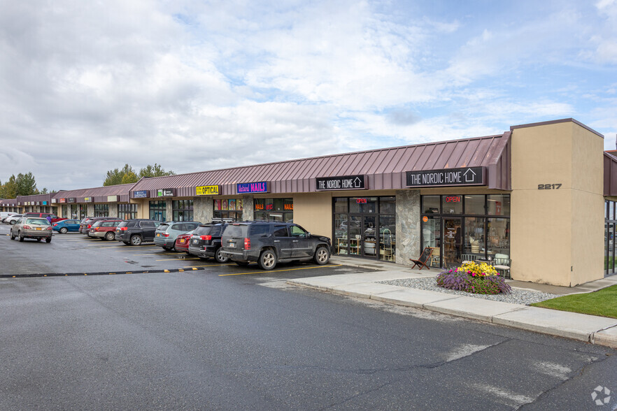 2213-2217 E Tudor Rd, Anchorage, AK for sale - Primary Photo - Image 1 of 1