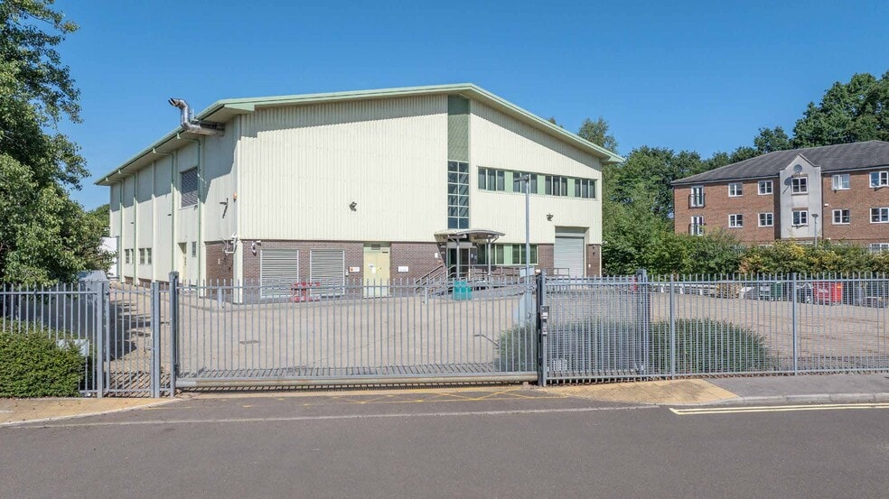 Hamilton Way, Botley to rent - Building Photo - Image 2 of 7