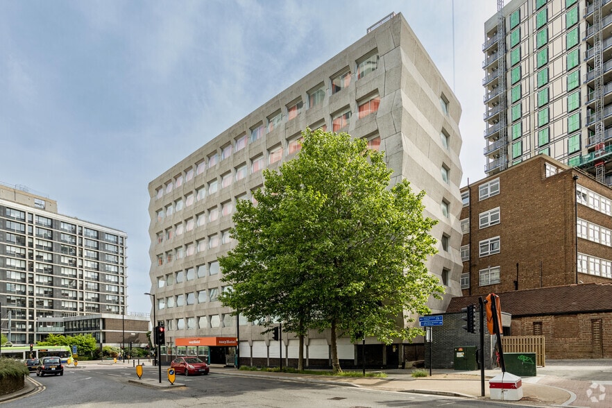 22 Addiscombe Rd, Croydon to rent - Building Photo - Image 1 of 9