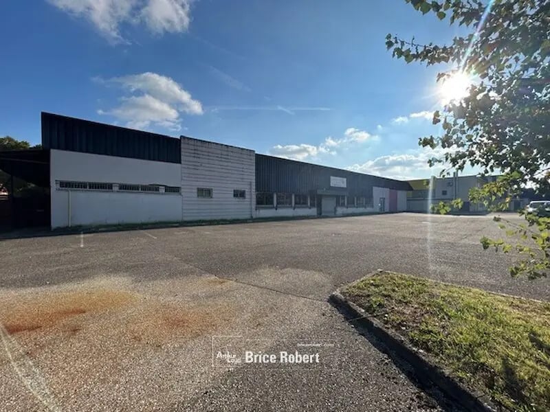 Vente Local d'activités 2 200 m² - Photo 1
