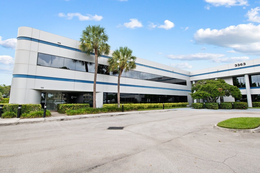 3363 W Commercial Blvd, Fort Lauderdale, FL for rent - Building Photo - Image 1 of 40