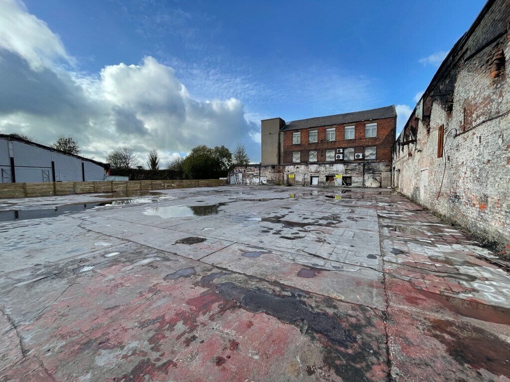 Lower Hollin Bank St, Blackburn to rent Primary Photo- Image 1 of 2