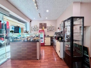 Retail in Barcelona, Barcelona to rent Interior Photo- Image 1 of 13