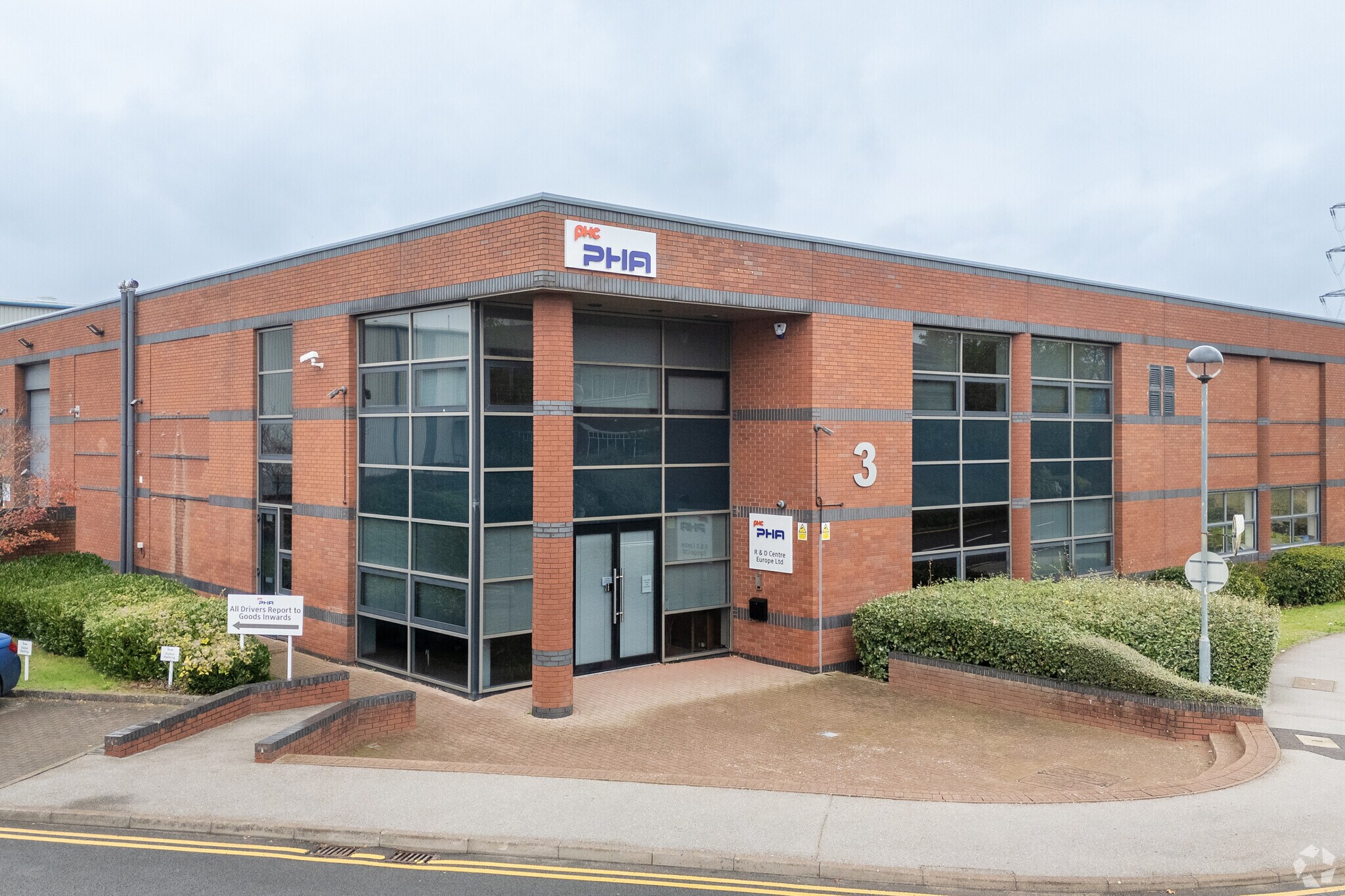 Rounds Green Rd, Oldbury to rent Primary Photo- Image 1 of 6