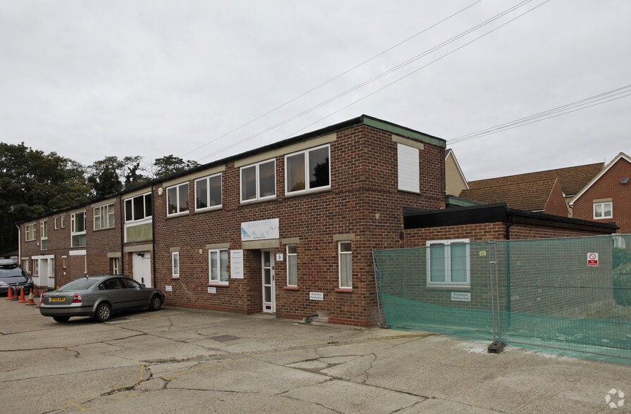 Beehive Ln, Chelmsford, CM2 9TE UK